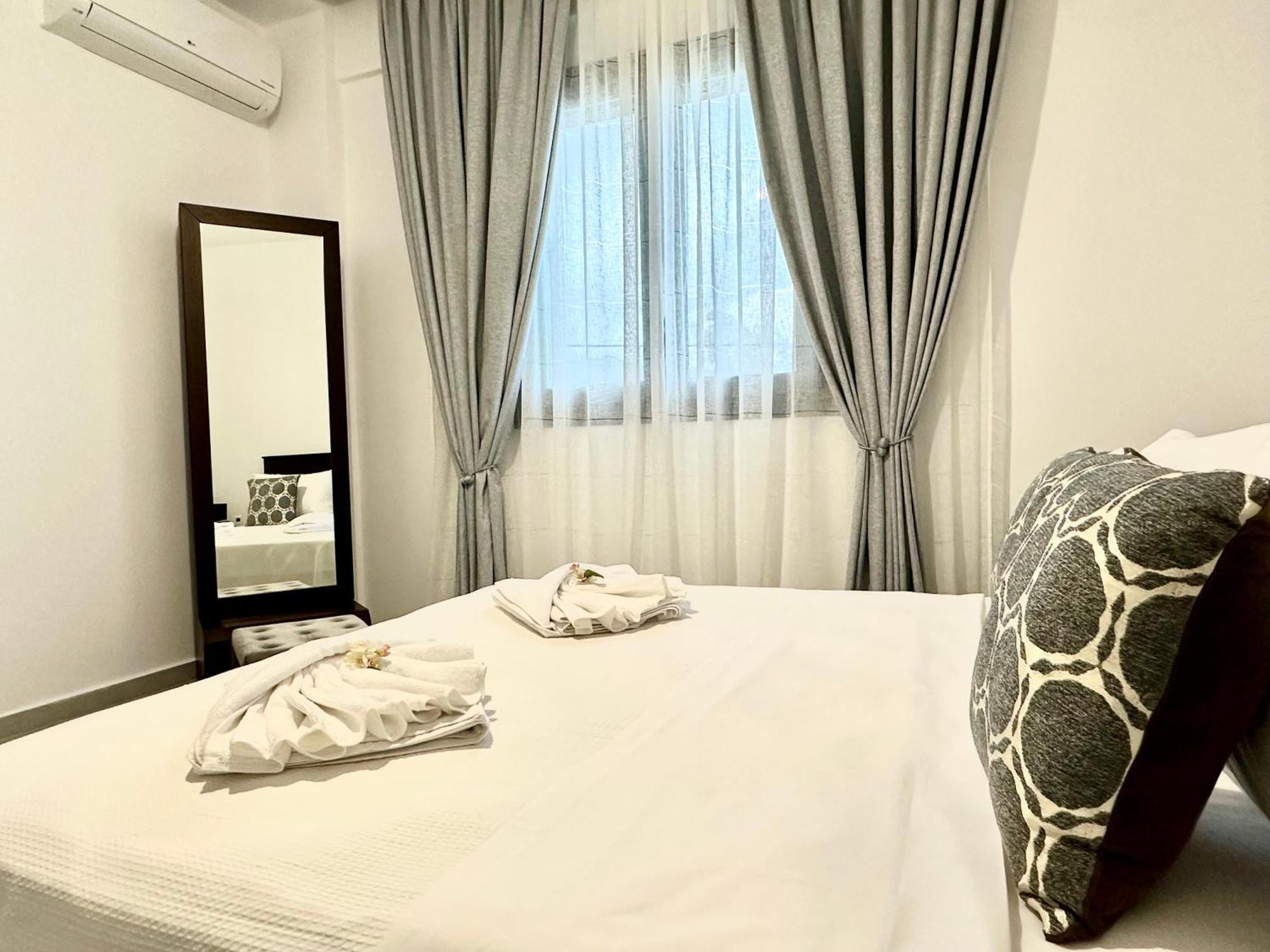 The Skyline Escape Apartment Heraklion  Bagian luar foto