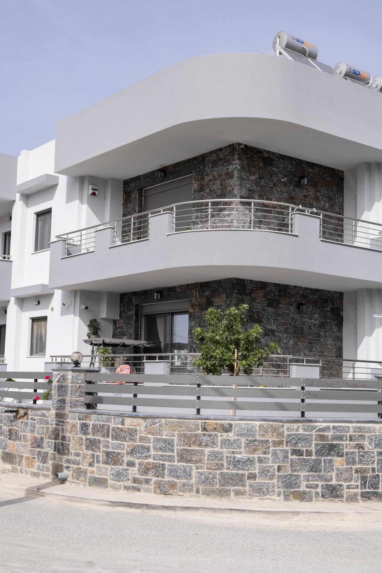 The Skyline Escape Apartment Heraklion  Bagian luar foto